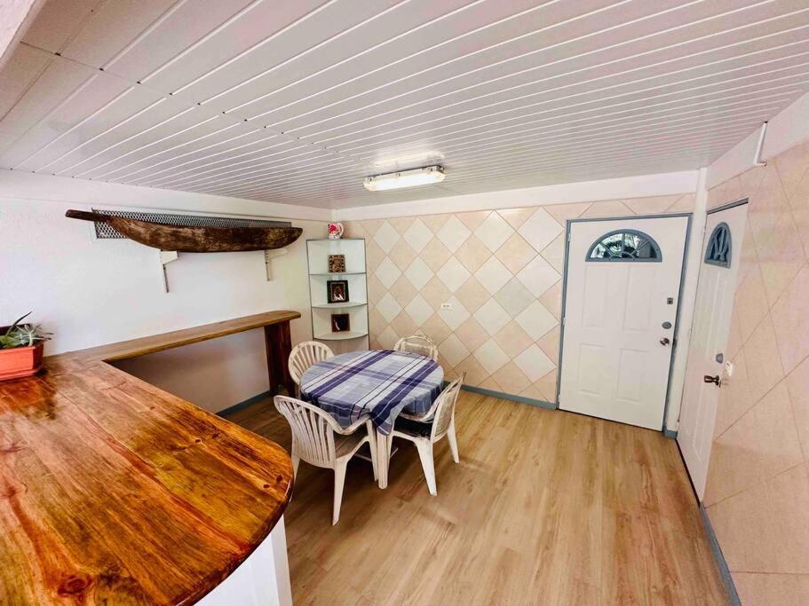 Meri Lodge Huahine Fare Exterior photo
