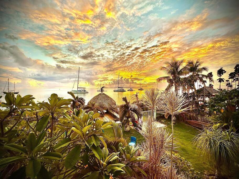 Meri Lodge Huahine Fare Exterior photo